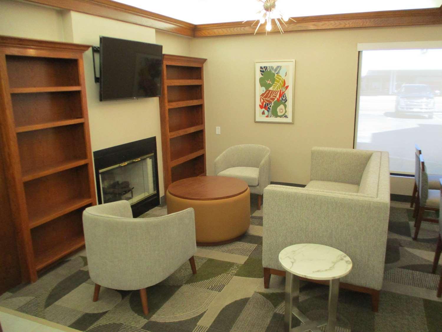 Best Western Plus Riata Brownwood Exterior photo