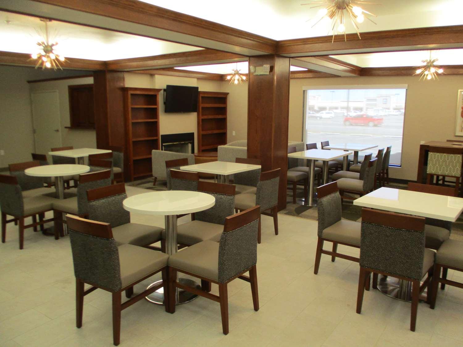 Best Western Plus Riata Brownwood Exterior photo