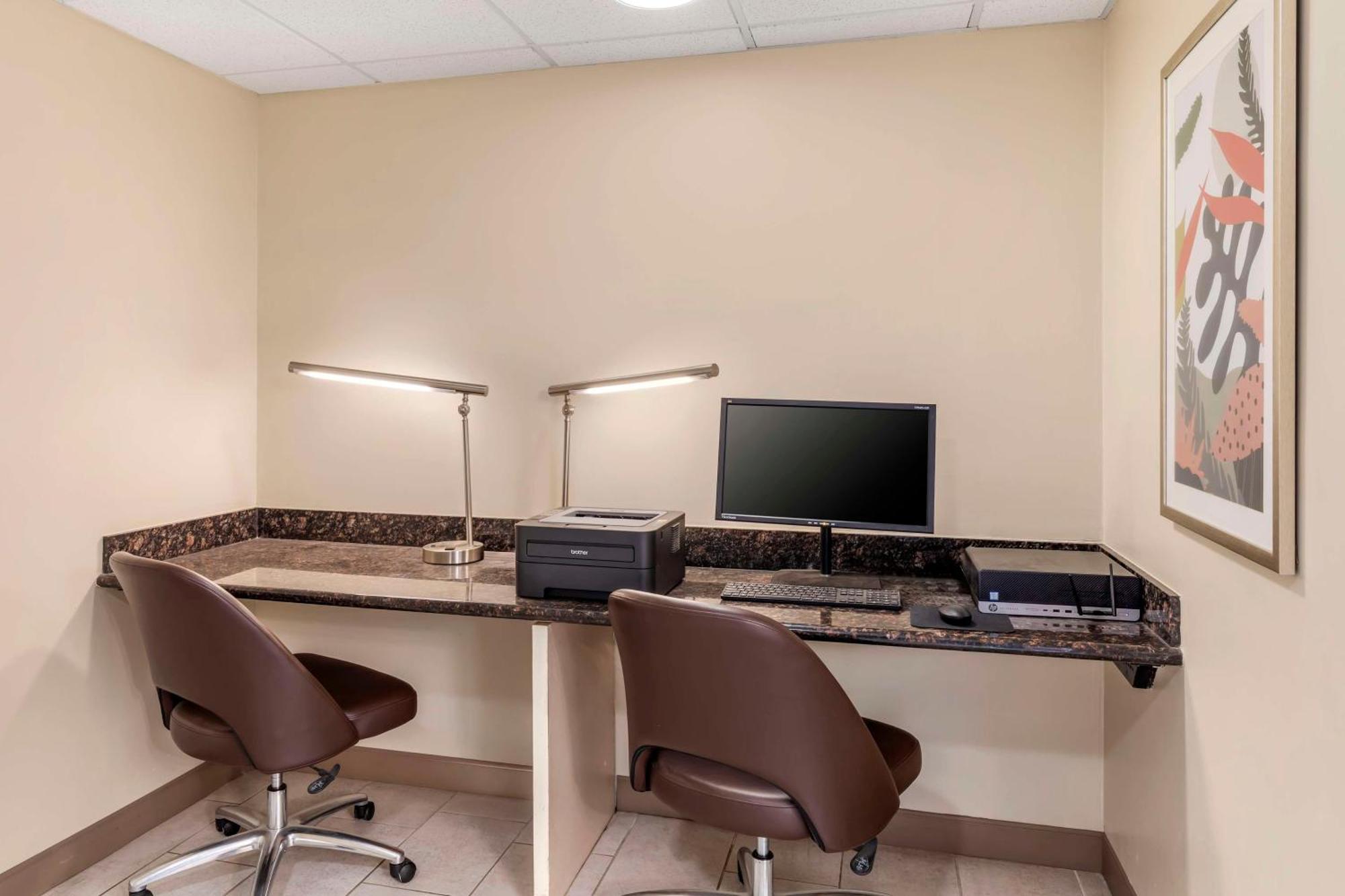 Best Western Plus Riata Brownwood Exterior photo