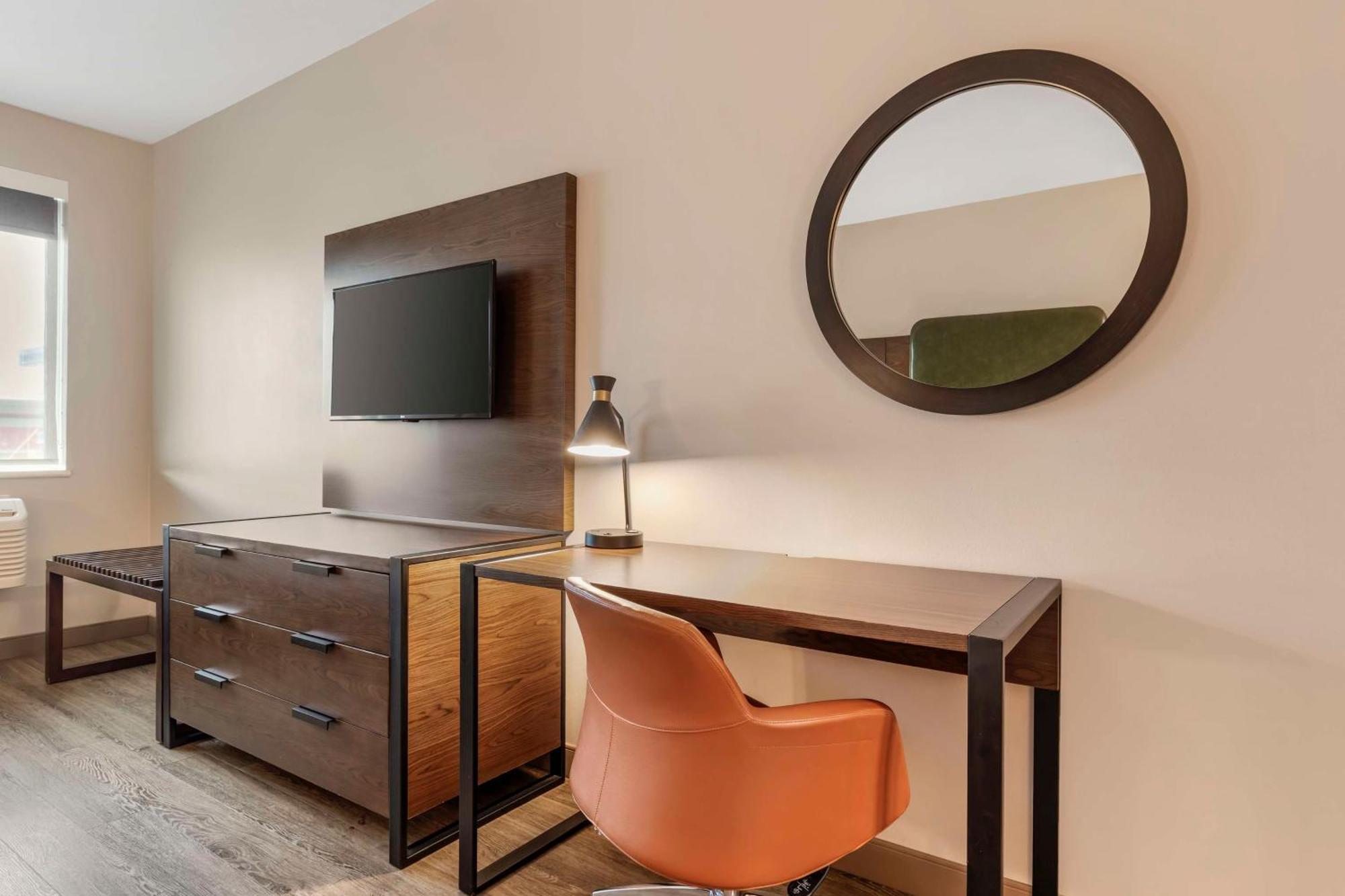 Best Western Plus Riata Brownwood Exterior photo