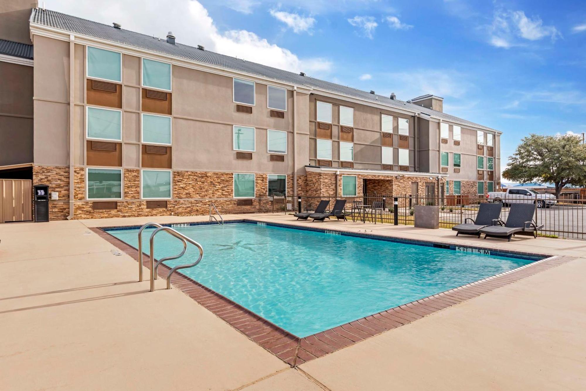 Best Western Plus Riata Brownwood Exterior photo