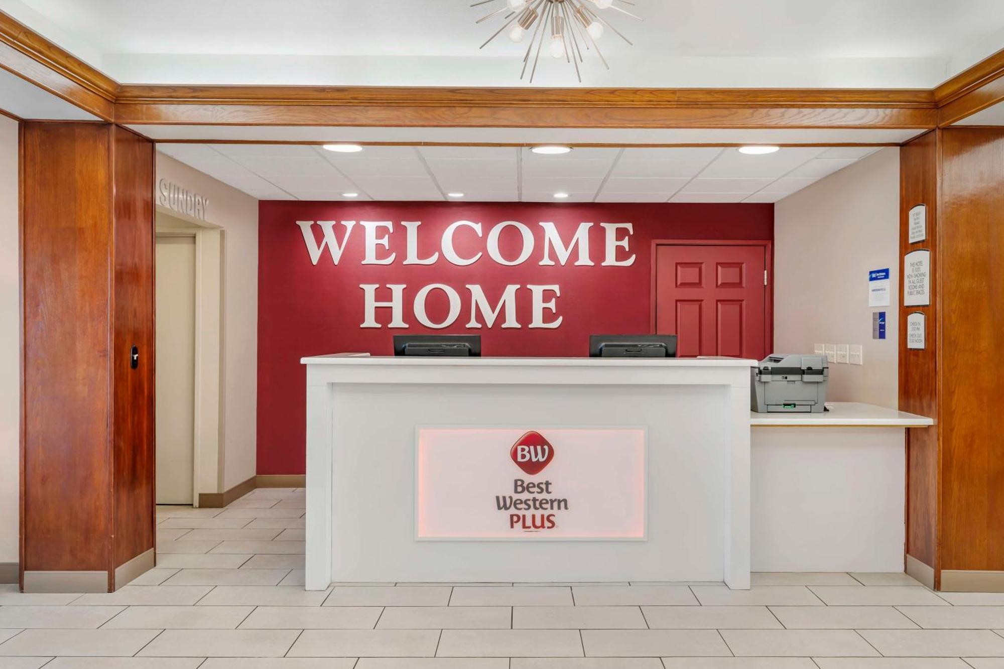 Best Western Plus Riata Brownwood Exterior photo